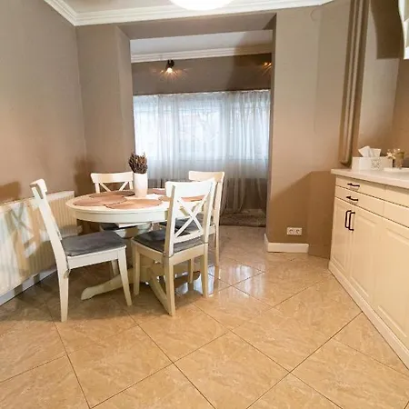 Central Apt. Near Afi Mall, 5 Mins To The Old Town By Car Apartment *