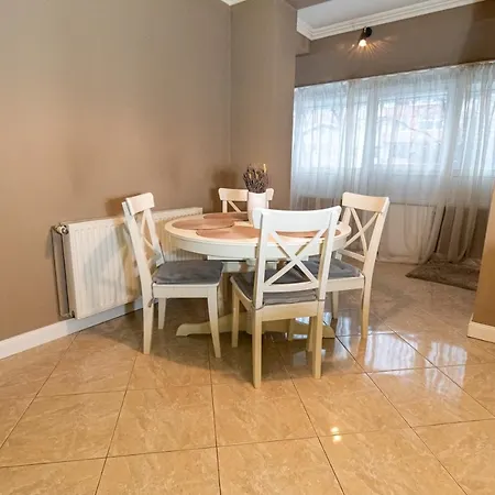Central Apt. Near Afi Mall, 5 Mins To The Old Town By Car Apartment Brasov