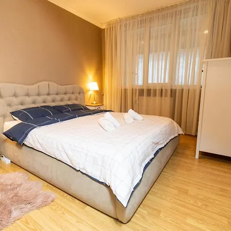 Central Apt. Near Afi Mall, 5 Mins To The Old Town By Car Brasov