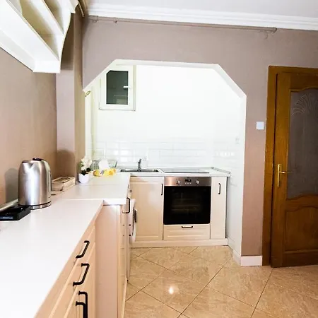 Central Apt. Near Afi Mall, 5 Mins To The Old Town By Car Apartment *