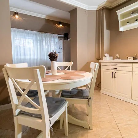 Central Apt. Near Afi Mall, 5 Mins To The Old Town By Car Apartment Brasov
