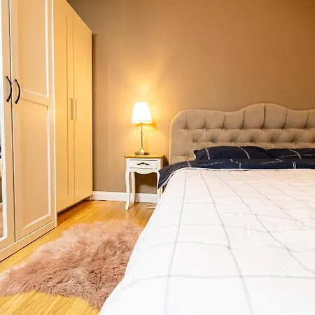 Central Apt. Near Afi Mall, 5 Mins To The Old Town By Car Apartment Brasov